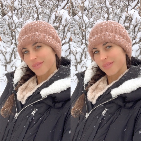 🆕 Pom Pom Beanie Bundle! - Picture 5 of 6